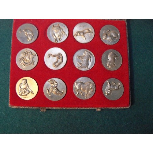 4 - Set of 12 gold plated Chinese Zodiac Lunar calendar coins with the 12 zodiac animals, in a fitted ca... 