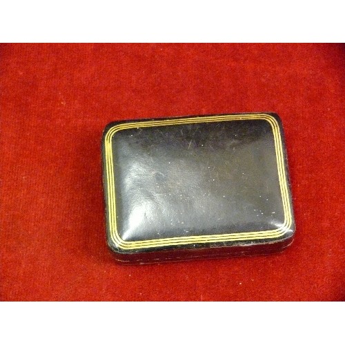 54 - A FINE LEATHER ITALIAN SNUFF BOX IN BLACK WITH GILT TOOLING