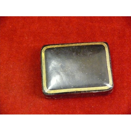 54 - A FINE LEATHER ITALIAN SNUFF BOX IN BLACK WITH GILT TOOLING