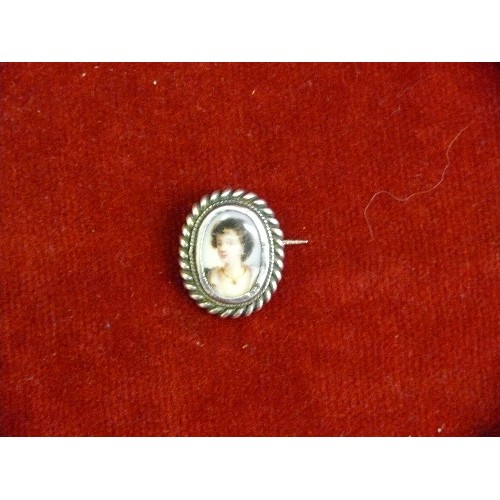 39 - AN ANTIQUE FRENCH MOURNING BROOCH  HAND PAINTED MINIATURE ON PORCELAIN OF A LADY AND WITH A PHOTO OF... 