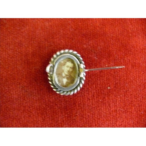 39 - AN ANTIQUE FRENCH MOURNING BROOCH  HAND PAINTED MINIATURE ON PORCELAIN OF A LADY AND WITH A PHOTO OF... 