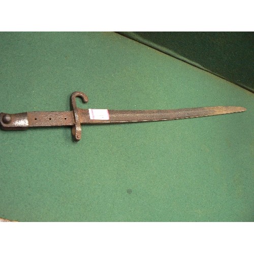 204A - Rare Japanese bayonet, no legible markings but appears to be Type 30 1897 model - blade length 44cm