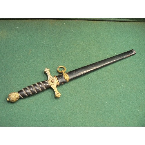 204B - German 1921 pattern Naval Dagger with horn handle, the cross guard with anchor, flaming ball pommel.... 