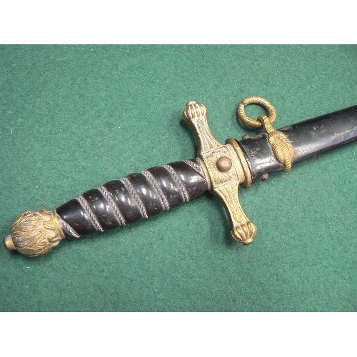 204B - German 1921 pattern Naval Dagger with horn handle, the cross guard with anchor, flaming ball pommel.... 