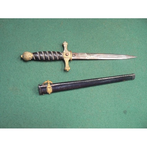 204B - German 1921 pattern Naval Dagger with horn handle, the cross guard with anchor, flaming ball pommel.... 