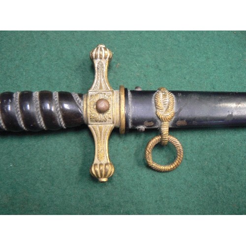 204B - German 1921 pattern Naval Dagger with horn handle, the cross guard with anchor, flaming ball pommel.... 