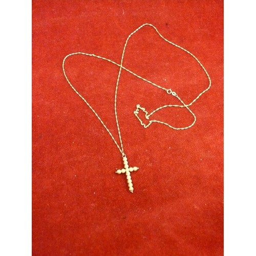 17B - A FINE EXAMPLE OF ITALIAN FASHION JEWELLERY 9ct GOLD CROSS AND A 19 INCH GOLD CHAIN WEIGHT 3.81gr