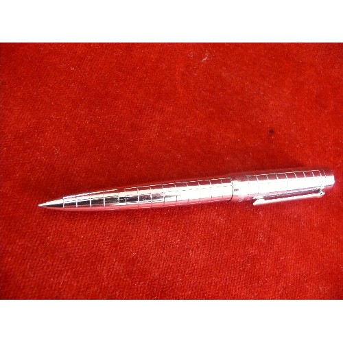 26 - A Patek Philippe ballpoint pen in silver metal. Engraved Patek Philippe and with their logo of the c... 