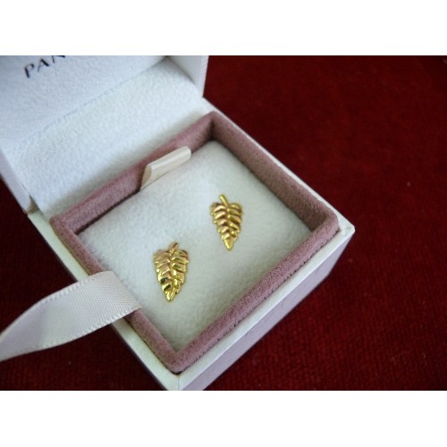 34A - Pair 9ct gold leaf earrings in a Pandora box