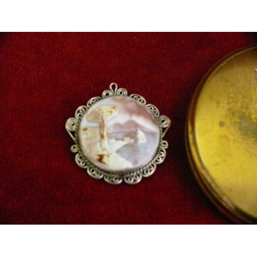 72 - Early 20th Century real cameo shell pendant of an erupting Mount Vesuvius and the Bay of Naples - in... 