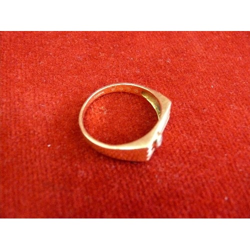 13B - A 14ct GOLD RING WITH FINE WHITE STONE - 1960`S DESIGNER - GENTS SIZE Z  WEIGHT 5.06gr