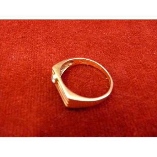 13B - A 14ct GOLD RING WITH FINE WHITE STONE - 1960`S DESIGNER - GENTS SIZE Z  WEIGHT 5.06gr