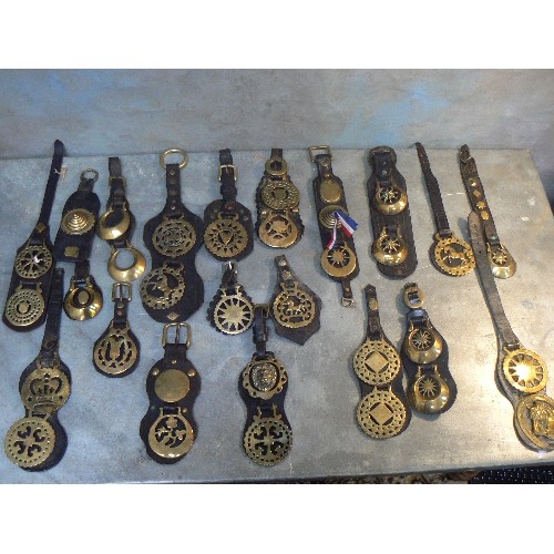 361 - 20 x single and double face piece straps with antique & 20th Century horse brasses, includes two wit... 