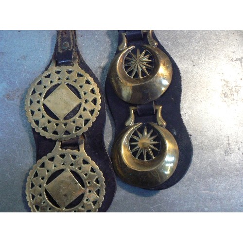 361 - 20 x single and double face piece straps with antique & 20th Century horse brasses, includes two wit... 