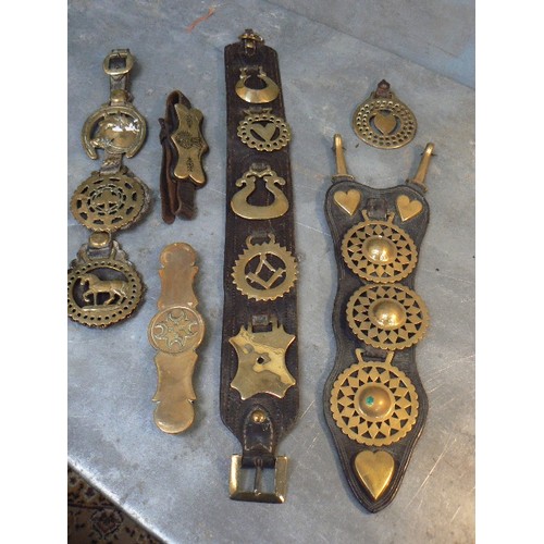 363 - Antique & later horse brasses including an unusual hameplate engraved with a central wheatsheaf, an ... 