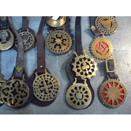 370 - 25 X face piece straps with single & double horse brasses - many antique.