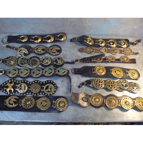 380 - 20 martingale & display straps with large number of Victorian and early 20th century horse brasses. ... 