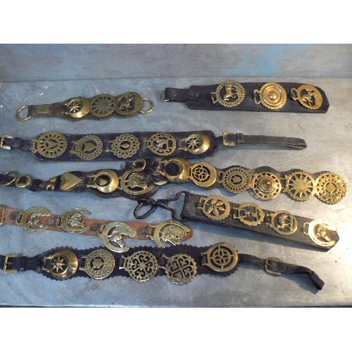 380 - 20 martingale & display straps with large number of Victorian and early 20th century horse brasses. ... 