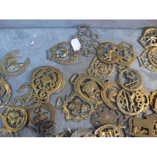 371 - Box of over 120 single horse brasses, antique and 20th Century.