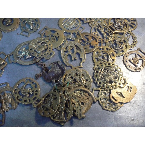 371 - Box of over 120 single horse brasses, antique and 20th Century.