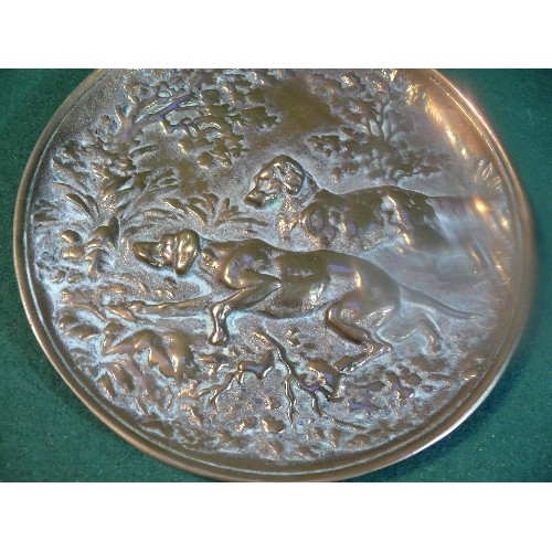 83 - Vintage cast brass plaque with raised design of gun dogs - 17cm dia