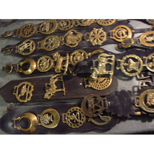 382 - Box of 20 harness & display straps with horse brasses, mostly 20th Century brasses