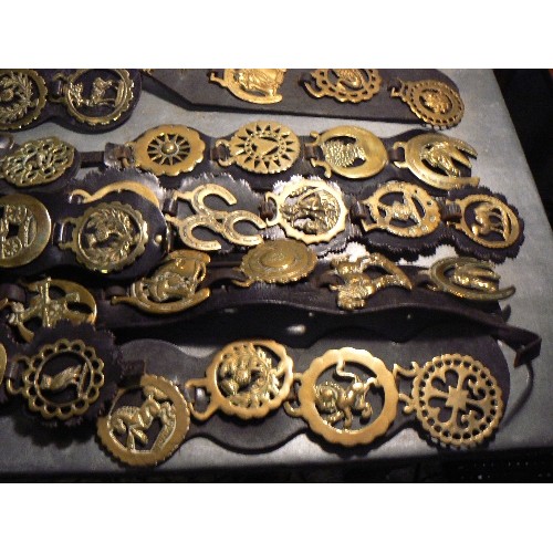 382 - Box of 20 harness & display straps with horse brasses, mostly 20th Century brasses