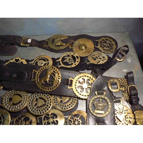 382 - Box of 20 harness & display straps with horse brasses, mostly 20th Century brasses