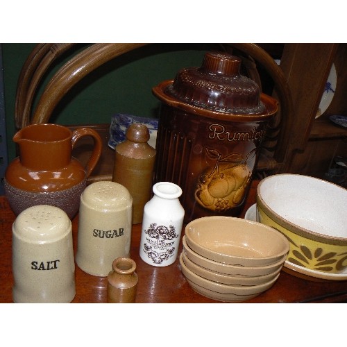 249 - Quantity of Antique & Vintage kitchen stoneware. Includes large Sugar & Salt shakers, Lovatt's jug, ... 