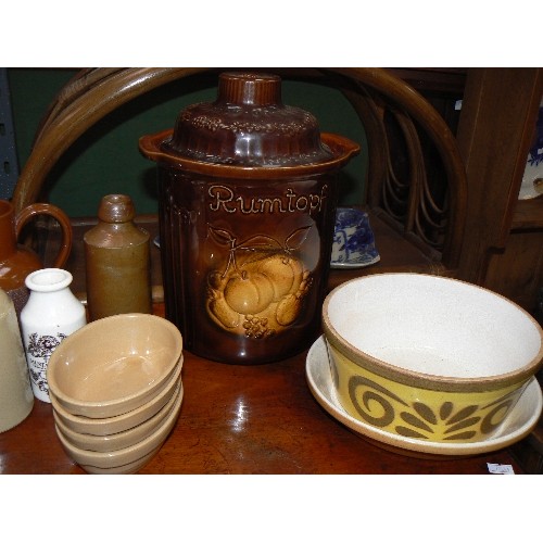 249 - Quantity of Antique & Vintage kitchen stoneware. Includes large Sugar & Salt shakers, Lovatt's jug, ... 