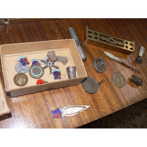 63 - Box of vintage collectables including WW1 silver war badge, Royal Life Saving medal 1932, Cape Colon... 