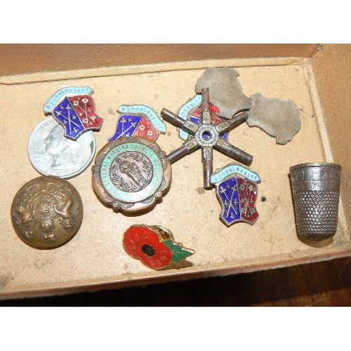 63 - Box of vintage collectables including WW1 silver war badge, Royal Life Saving medal 1932, Cape Colon... 