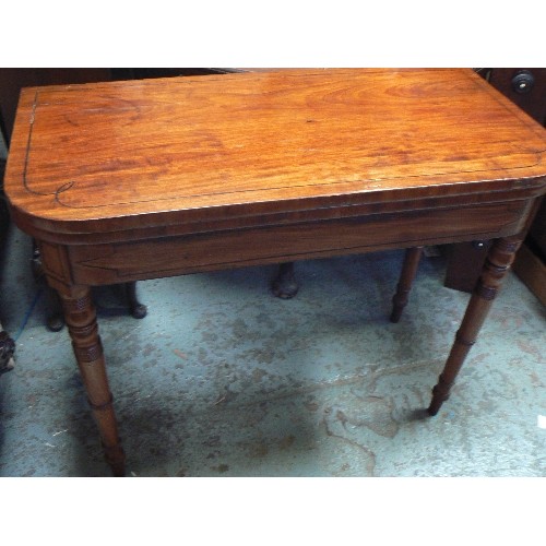 410 - A Regency mahogany card table with ebony inlay, baize lined, on turned legs - loss to veneer on fron... 