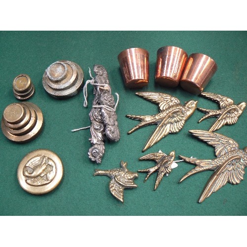 134 - Metalware including 3 Victorian tin lined copper moulds, brass weights, 5 brass wall birds, 2 white ... 