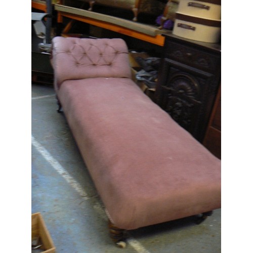 432 - 19th Century chaise longue or day bed upholstered in dusty pink velour, button backed, on turned leg... 