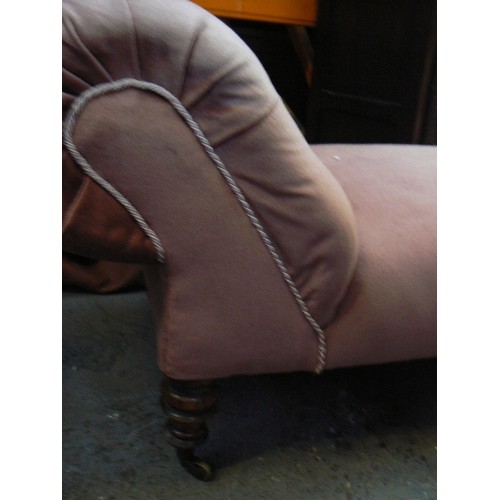 432 - 19th Century chaise longue or day bed upholstered in dusty pink velour, button backed, on turned leg... 