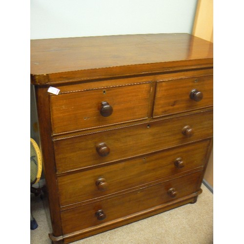 434 - Victorian mahogany chest of drawers 2 over 3, original turned knobs, on bun feet. 95cm x 47cm x 102c... 