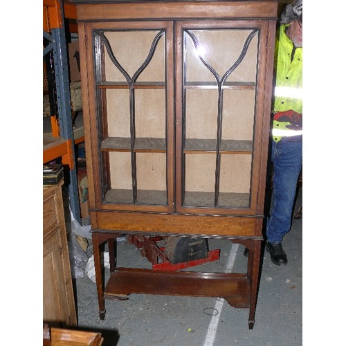 409 - An Edwardian mahogany display cabinet with astragal glazed doors, boxwood stringing, raised on four ... 