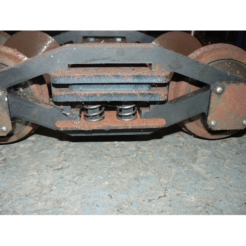 461 - A pair of 7 1/4 inch bogies