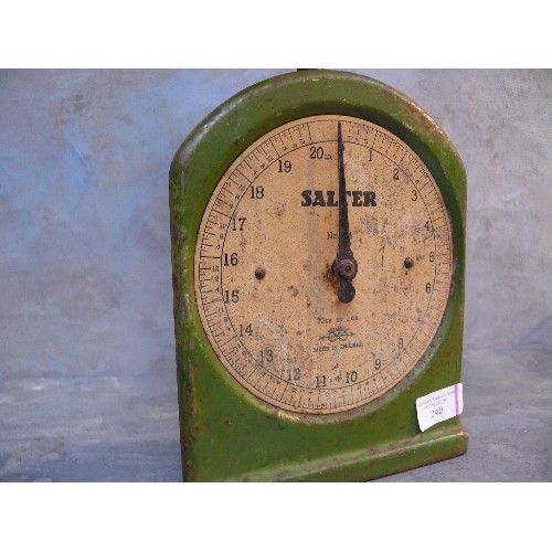 240 - Vintage Salter's kitchen scales 20lb by 1 oz with their original brass pan.