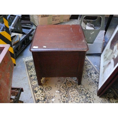 432A - A Victorian mahogany commode with original white ironstone pan - in good condition.