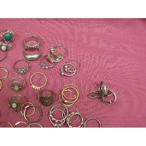 19 - QUANTITY OF 'SILVER' METAL DRESS RINGS.