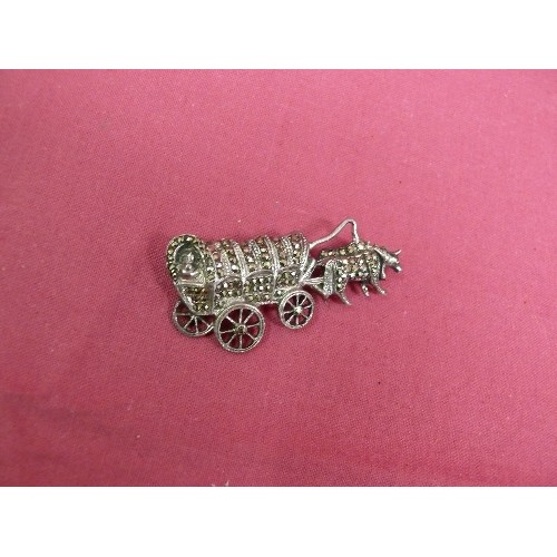 38 - A SILVER OX DRAWN COVERED WAGON BROOCH WITH MARCASITE.