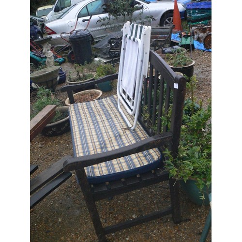 529 - WOODEN GARDEN BENCH WITH SEAT PAD AND A GARDEN CHAIR WHITE AND GREEN.