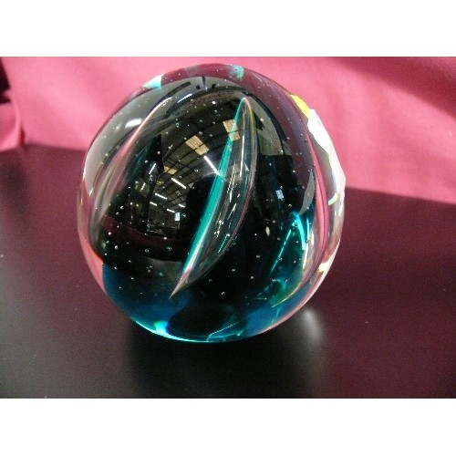 52 - A CATHNESS SCOTLAND GLASS PAPERWEIGHT / DUMP 'STEELBLUE'.