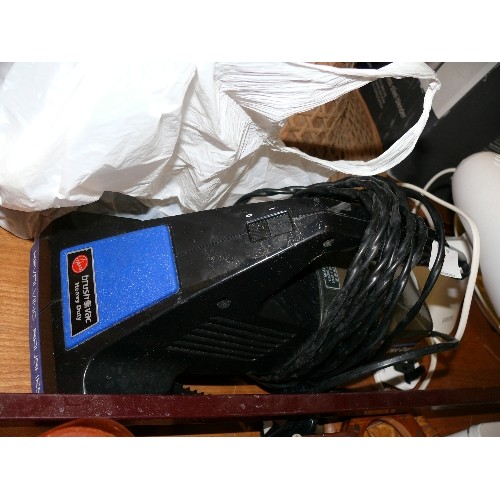 HOOVER HANDHELD HEAVY DUTY BRUSH VAC.