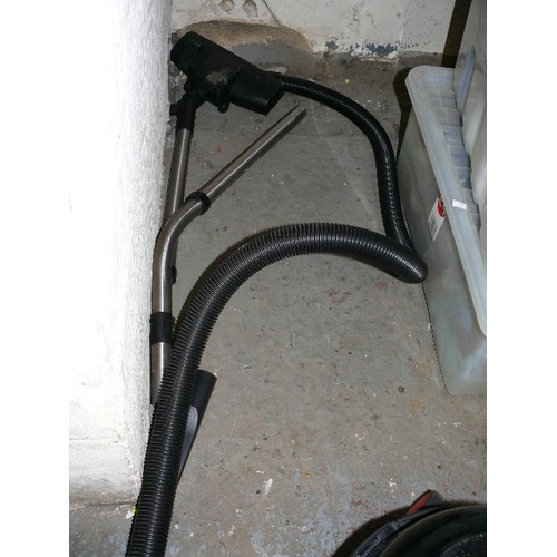 HENRY VACUUM CLEANER