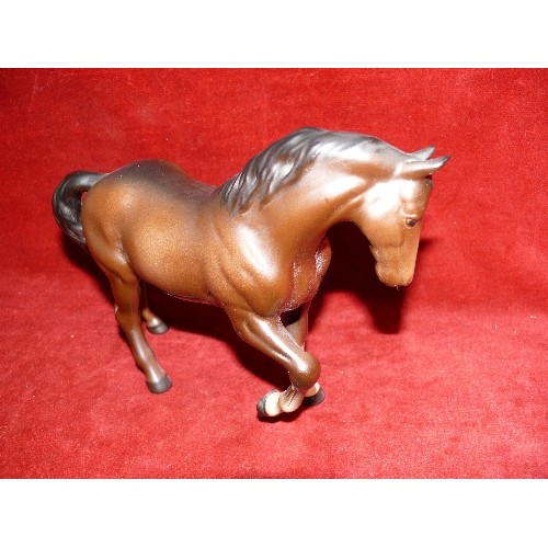 6 - BESWICK HORSE BROWN WITH ONE WHITE SOCK.