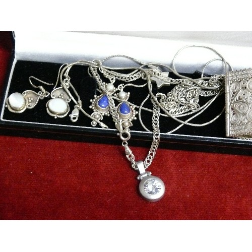 22 - A SILVER COLLECTION OF TWO PAIRS OF EARRINGS, TWO NECKLACES WITH PENDANTS, ONE NECKLACE AND A BANGLE... 