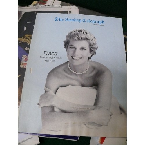 103 - SELECTION OF MAGAZINES AND NEWSPAPERS ABOUT DIANA, THE PEOPLE'S PRINCESS.